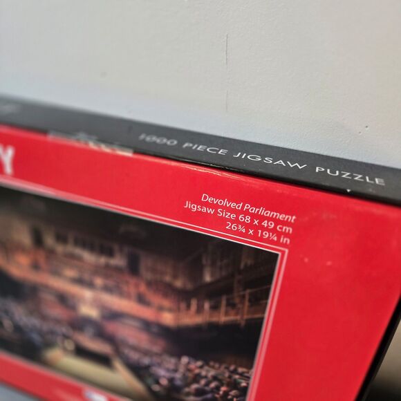 Artist Banksy New! Sealed "Devolved Parliament" 1000 Piece Puzzle 68x49cm - Picture 3 of 9